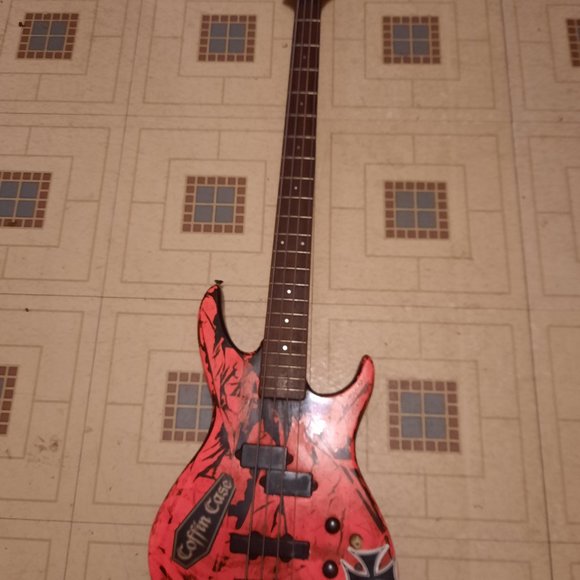 Base guitar